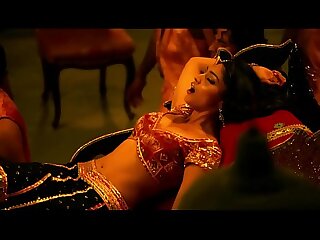 Shriya Saran Nipple slip tune 4